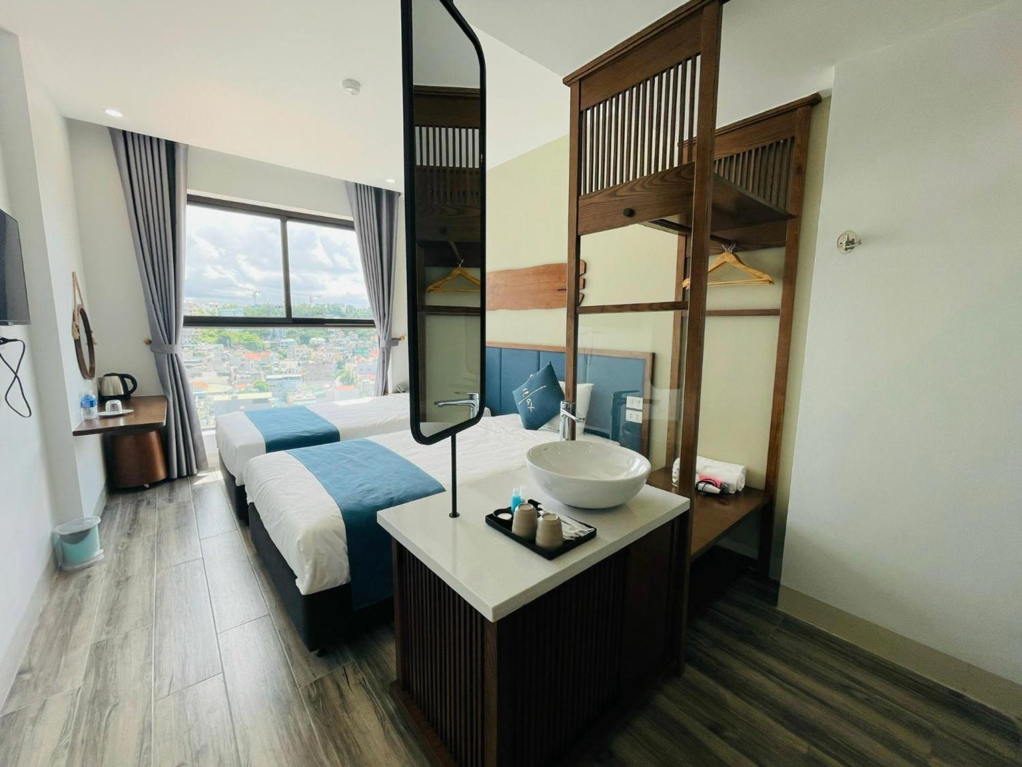 The Light Hotel Ha Long Esterno foto